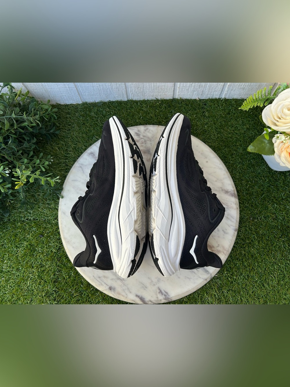 HOKA
Clifton 10 Road-Running black/white shoes Women size 8 gently used - Picture 12 of 15